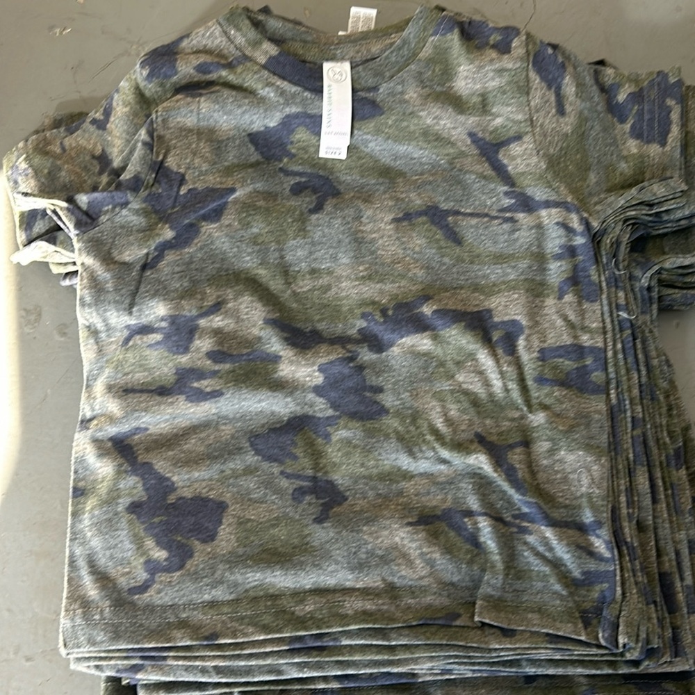 Rabbit skin soft style 2T camo tee 17 pcs